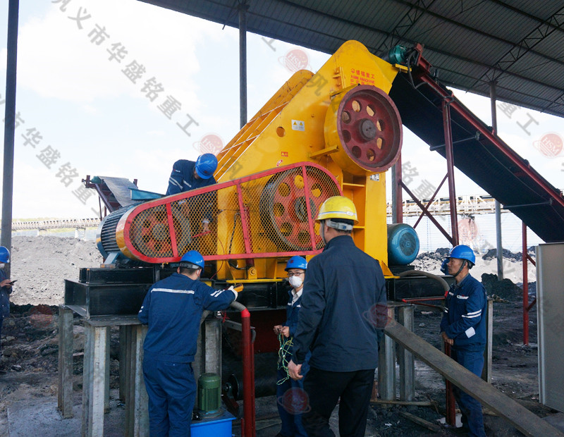 磚廠處理煤矸石頁(yè)巖適合用哪種粉碎機(jī)？多少錢一臺(tái)